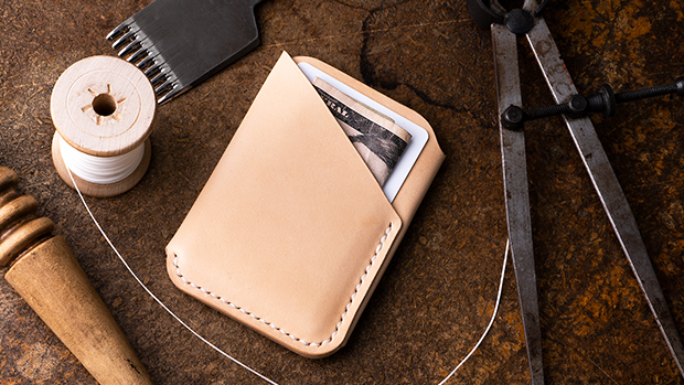Free leather wrap wallet pattern!